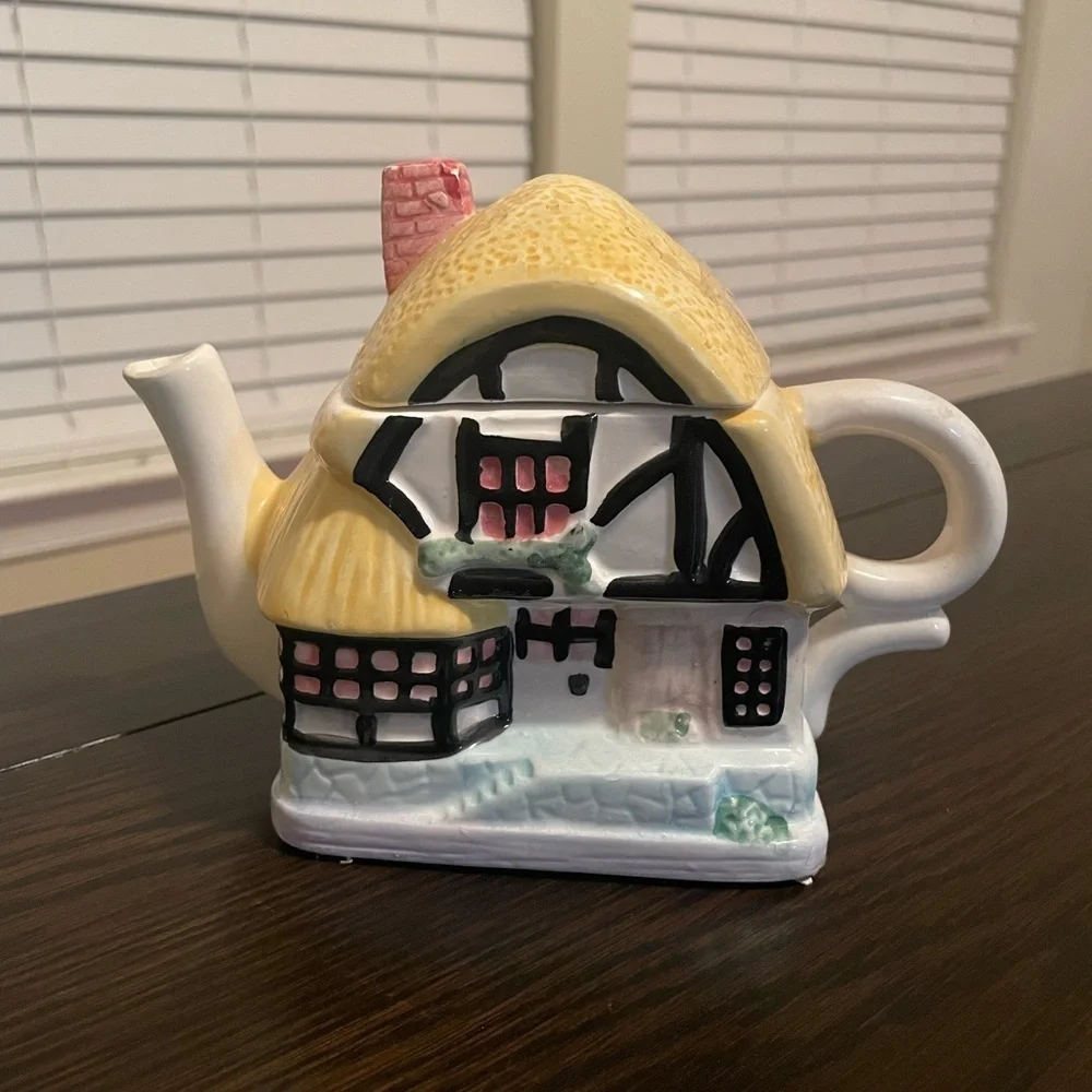 Vintage Houston Harvest Ceramic Cottage Teapot